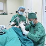 Ăn quất hồng bì, người phụ nữ bị sặc dị vật vào phổi