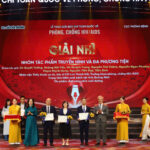 CDC Quảng Ninh vinh dự nhận giải Nhì Giải báo chí toàn quốc về phòng, chống HIV/AIDS với tác phẩm “Ánh sáng phía cuối đường”