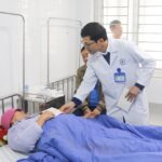 Chăm lo người bệnh không chỉ bằng chuyên môn