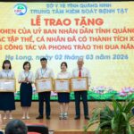 CDC QUẢNG NINH TỔ CHỨC LỄ TRAO TẶNG BẰNG KHEN CỦA UBND TỈNH CHO CÁC TẬP THỂ, CÁ NHÂN XUẤT SẮC NĂM 2025