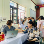 CDC Quảng Ninh tổ chức khám chữa bệnh nhân đạo cho nữ công nhân tại Móng Cái