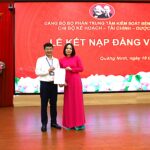 Chi bộ Kế hoạch – Tài chính – Dược kết nạp đảng viên mới nhân dịp kỷ niệm 19/5