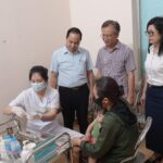 ĐOÀN CÔNG TÁC VIỆN DINH DƯỠNG GIÁM SÁT CHIẾN DỊCH BỔ SUNG VITAMIN A TẠI QUẢNG NINH