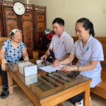 TRẠM Y TẾ PHƯỜNG QUANG HANH TIẾP TỤC TRIỂN KHAI KHÁM LƯU ĐỘNG TẠI KHU PHỐ CHO NGƯỜI KHUYẾT TẬT